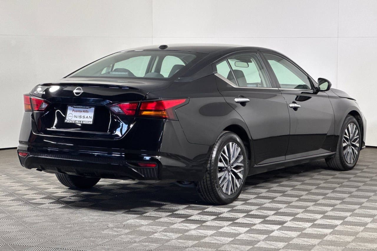 2025 Nissan Altima SV 3