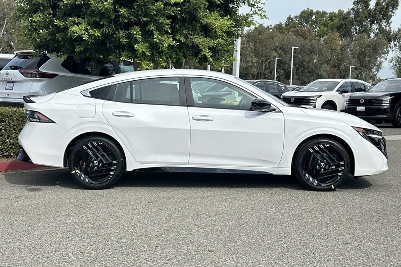 2027 Nissan Sentra SR 3