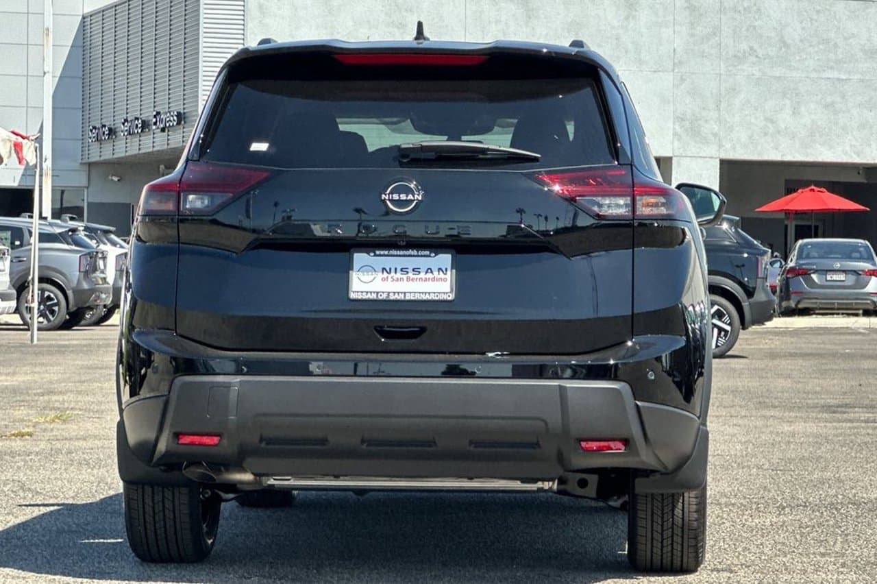 2026 Nissan Rogue Dark Armor 4