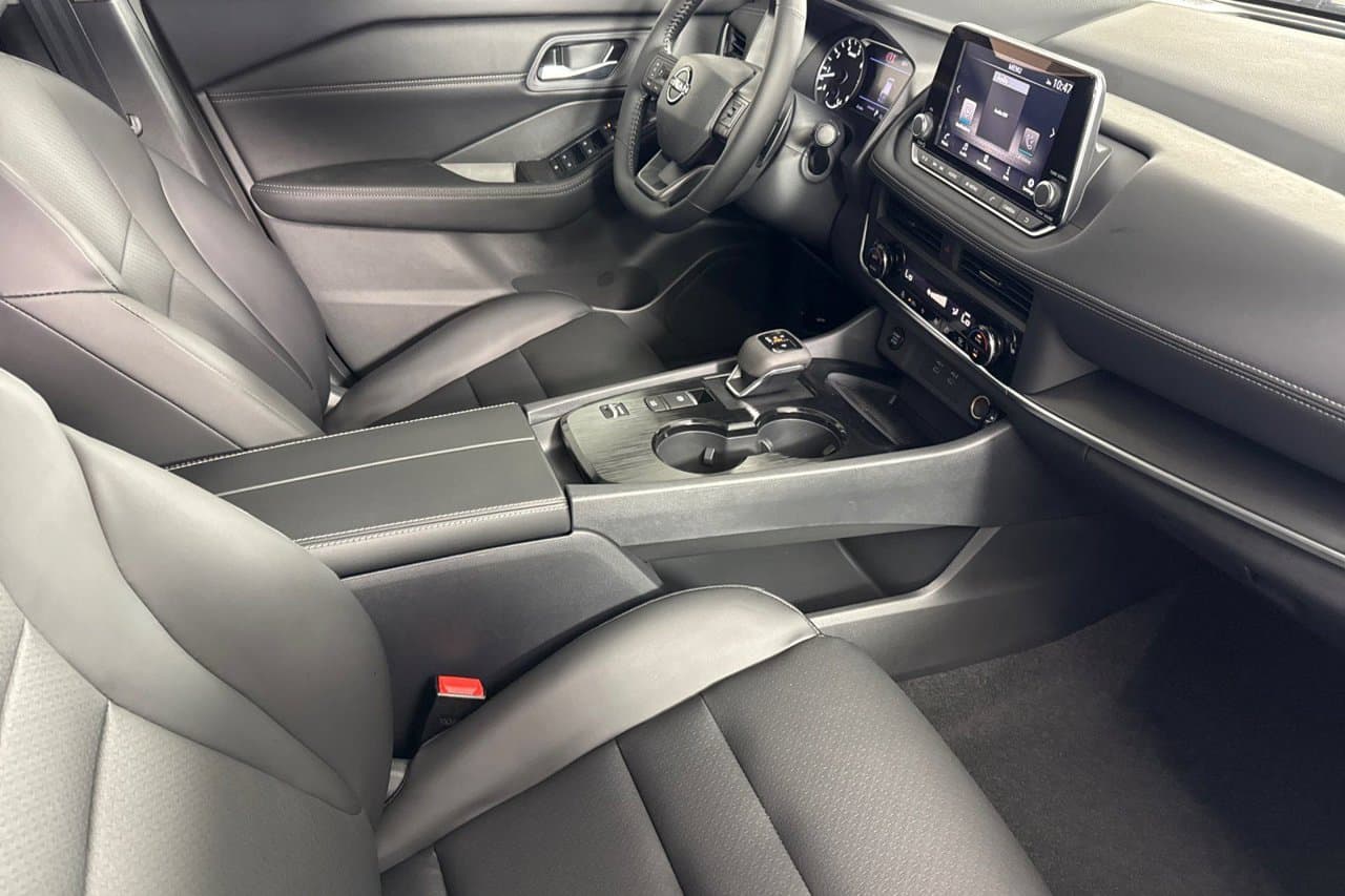 2026 Nissan Rogue Dark Armor 13