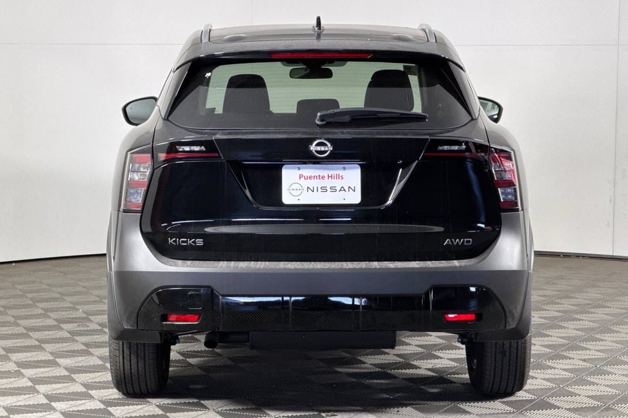 2027 Nissan Kicks SV 4
