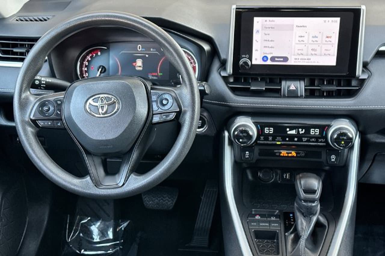 2024 Toyota RAV4 XLE 12