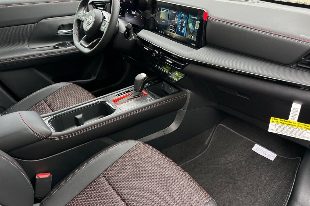 2027 Nissan Kicks SR 14