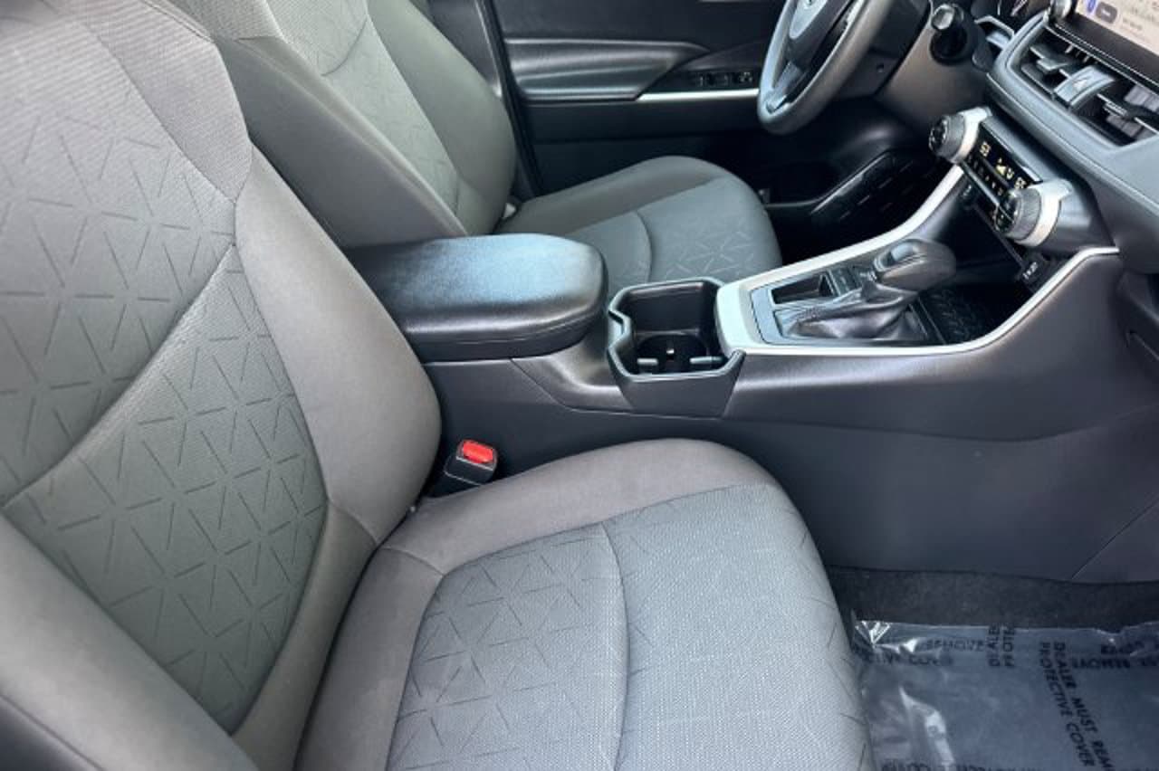 2024 Toyota RAV4 XLE 14