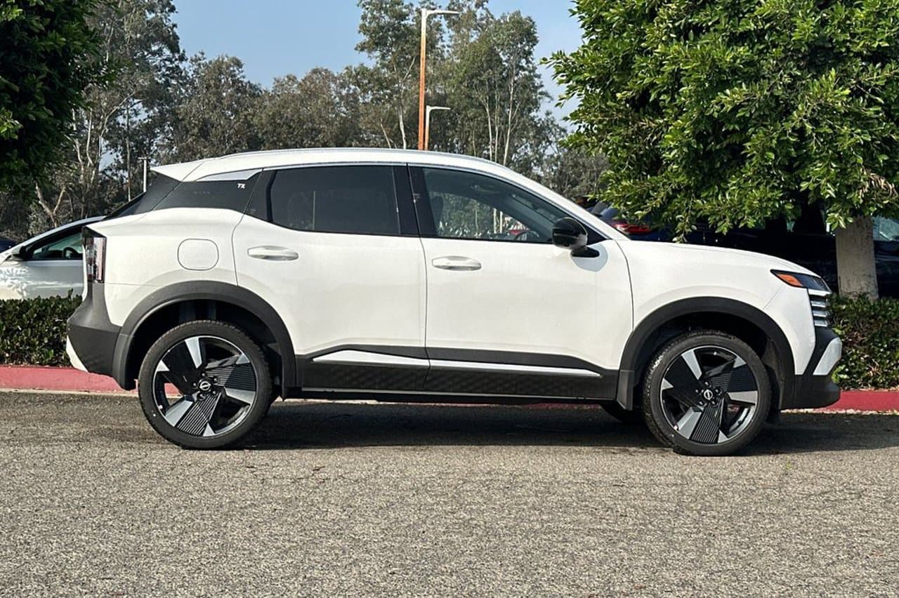 2026 Nissan Kicks SR 3