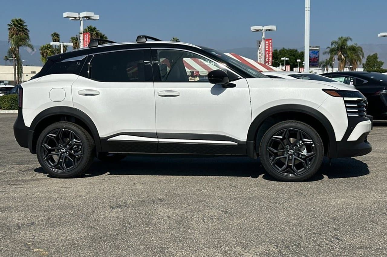 2027 Nissan Kicks SR 2