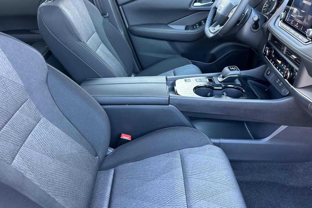 2026 Nissan Rogue SV 13