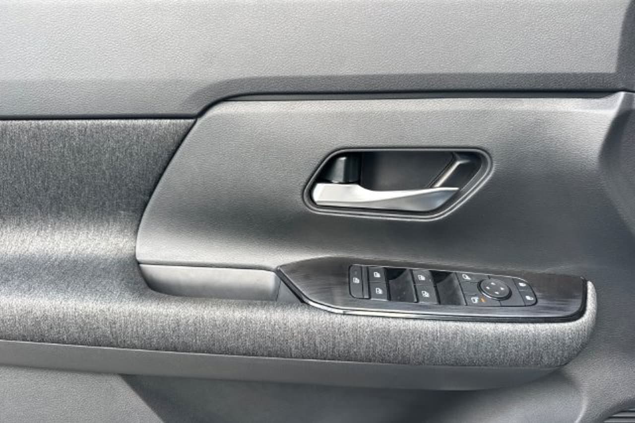 2027 Nissan Kicks SV 8