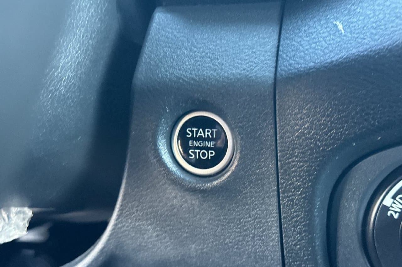 2023 Nissan Frontier SV 18