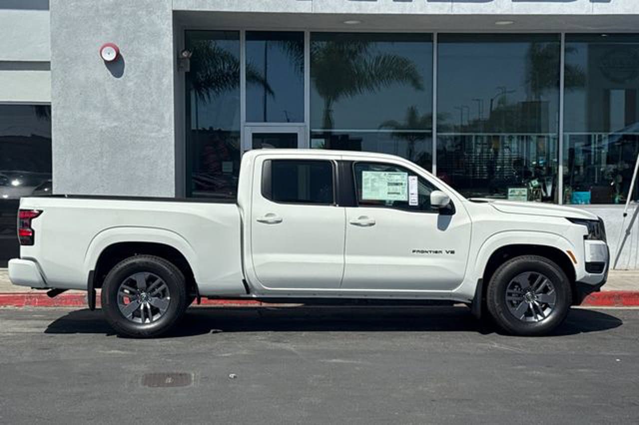 2027 Nissan Frontier SV 2