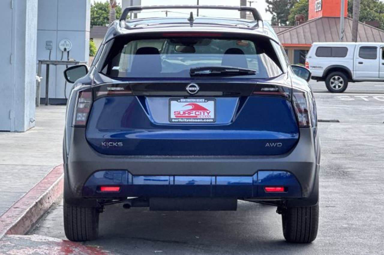 2027 Nissan Kicks SV 4