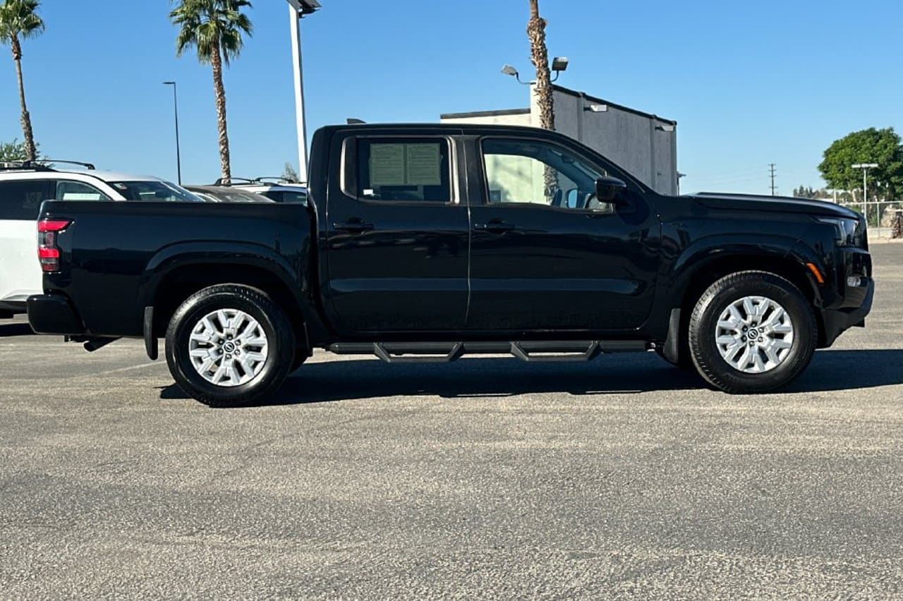 2022 Nissan Frontier SV 2