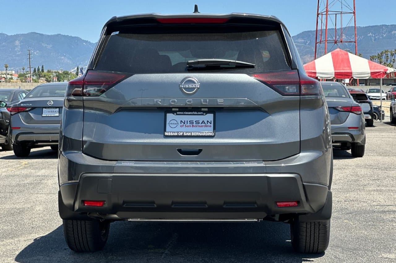 2026 Nissan Rogue SV 4