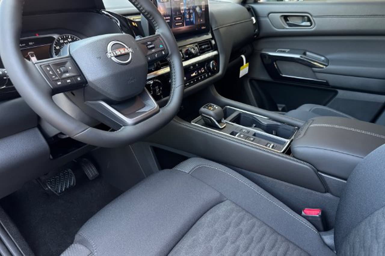 2026 Nissan Pathfinder SV 7