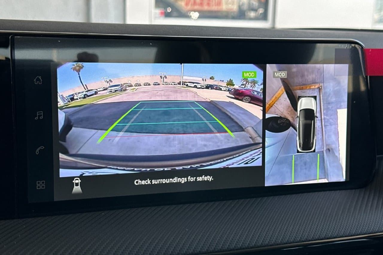 2026 Nissan Kicks SR 16