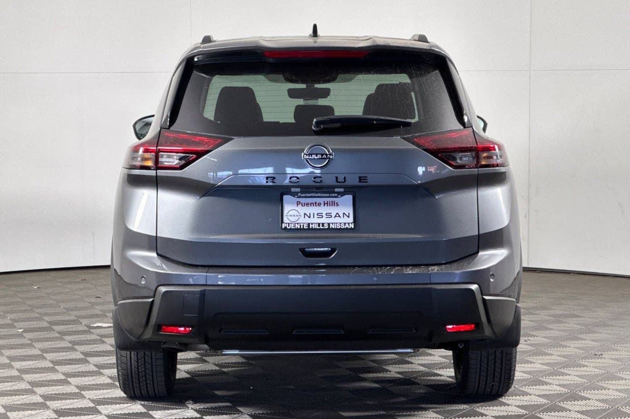 2026 Nissan Rogue Dark Armor 4