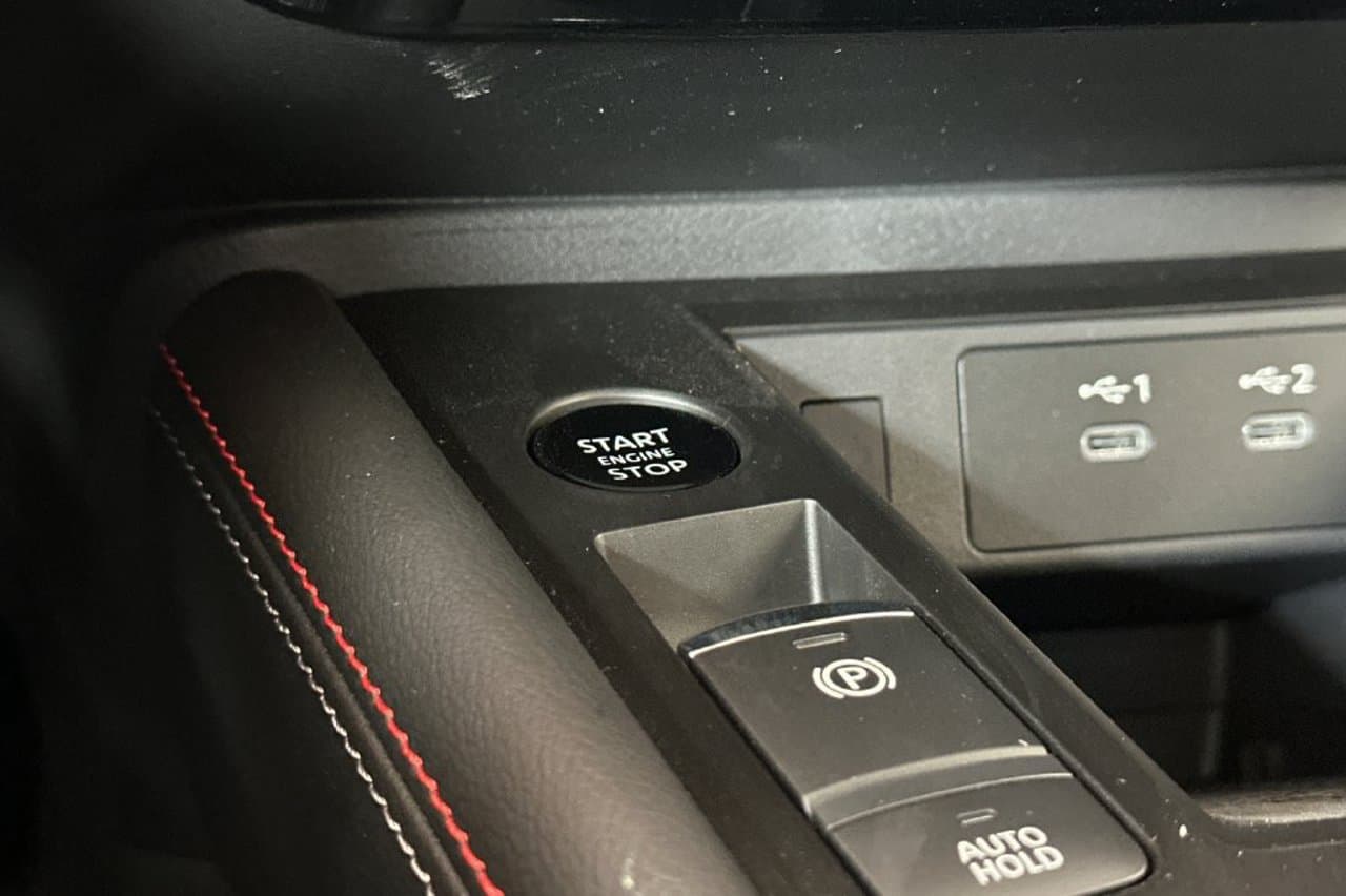 2026 Nissan Kicks SR 19