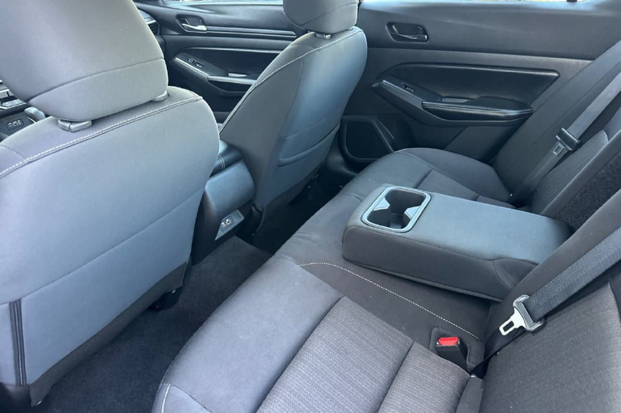 2025 Nissan Altima SV 10