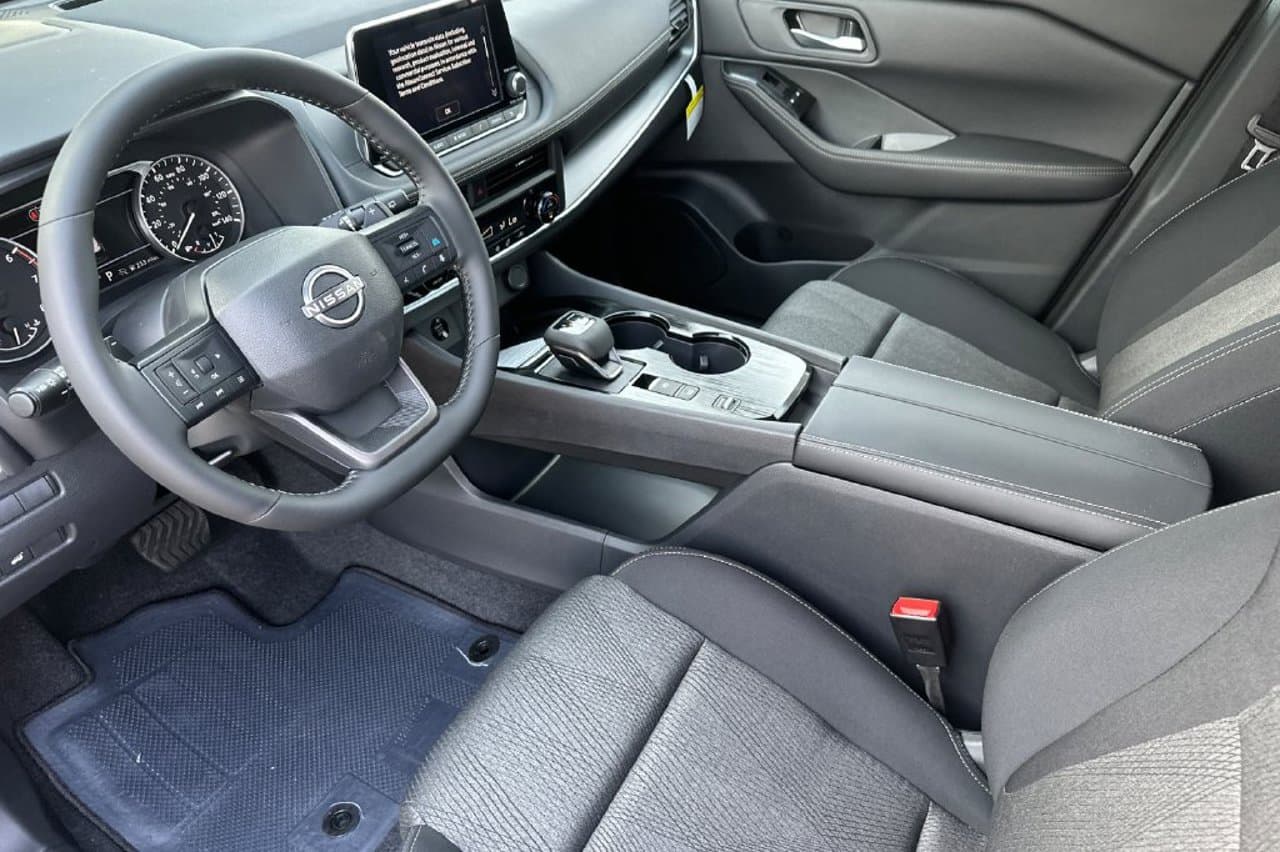 2026 Nissan Rogue SV 8