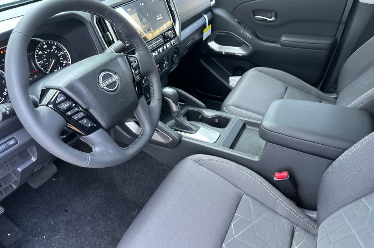 2027 Nissan Frontier SV 8