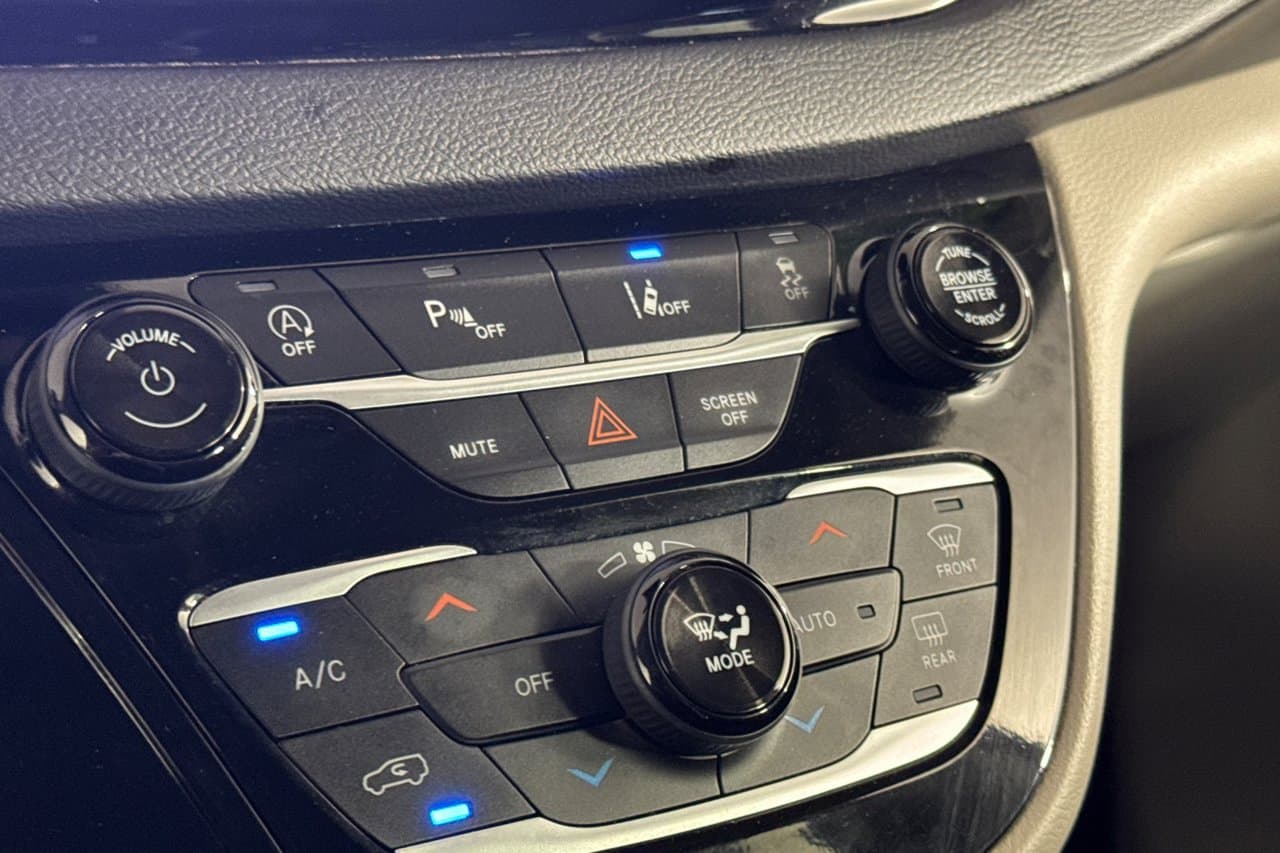 2024 Chrysler Pacifica Touring L 17