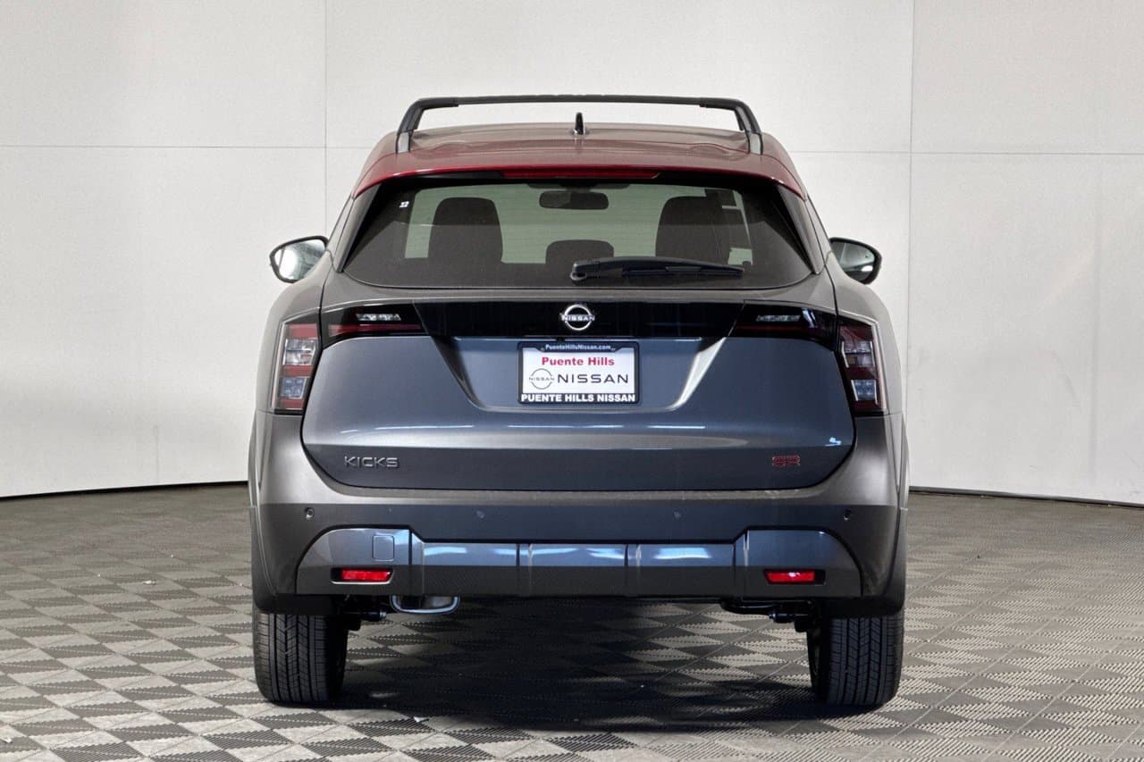 2026 Nissan Kicks SR 4