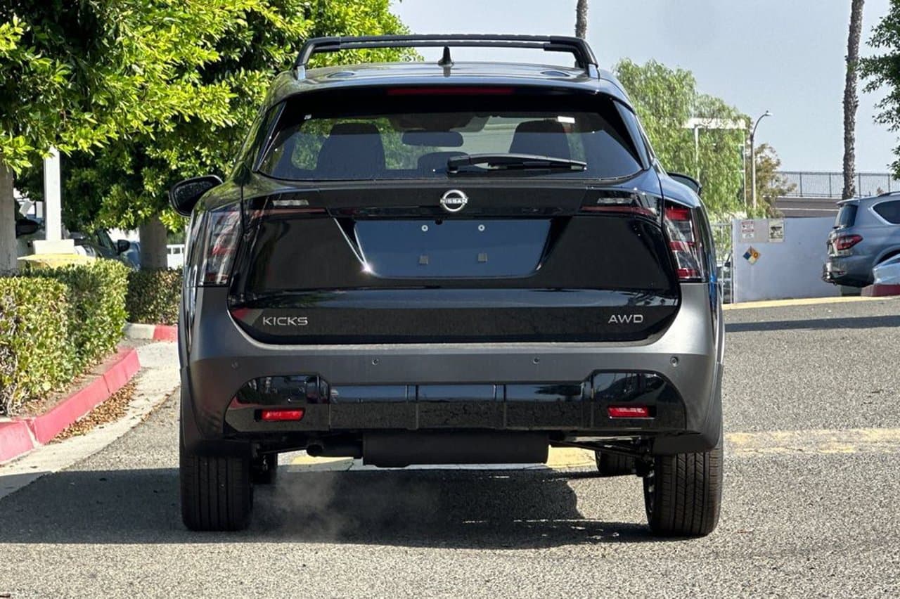 2027 Nissan Kicks SR 5