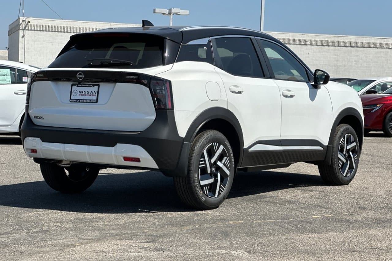2027 Nissan Kicks SV 3