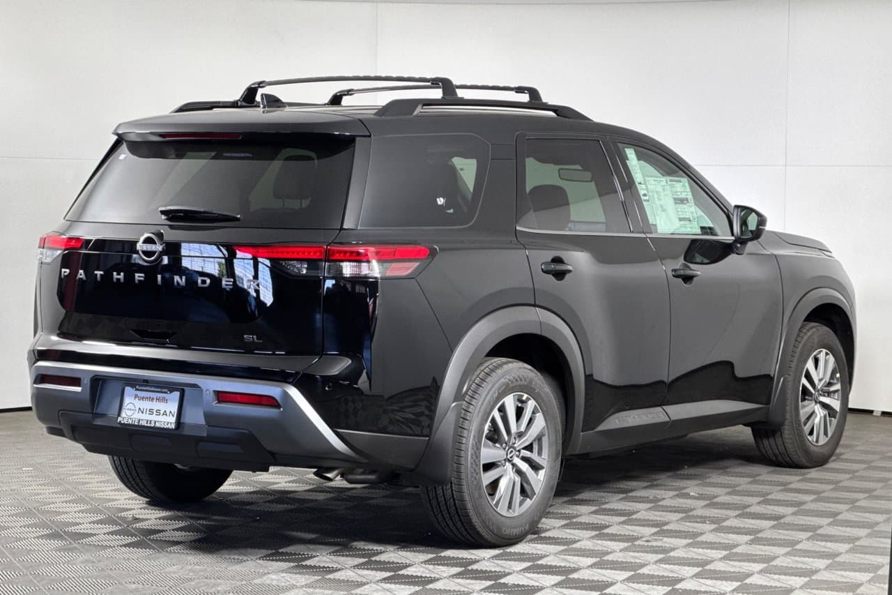 2026 Nissan Pathfinder SL 3