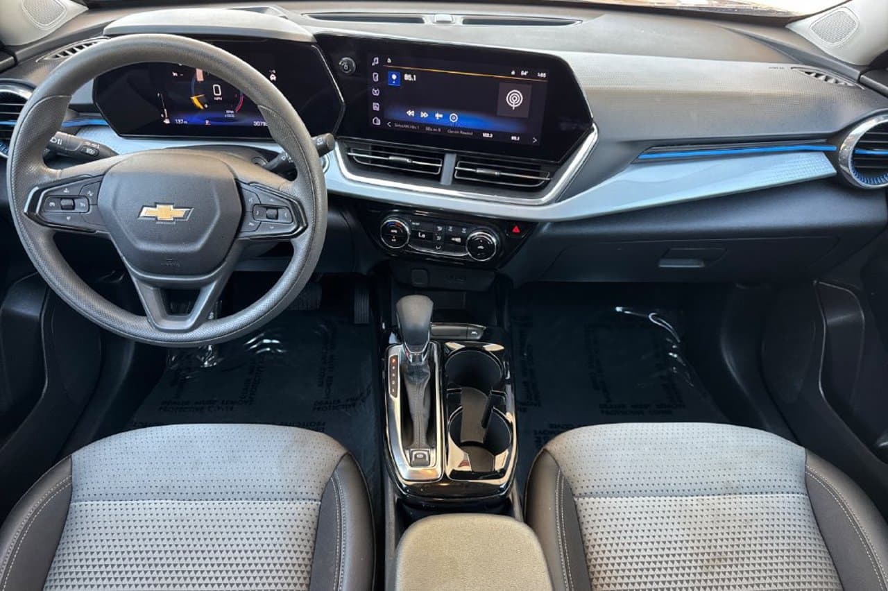 2025 Chevrolet Trax LT 11