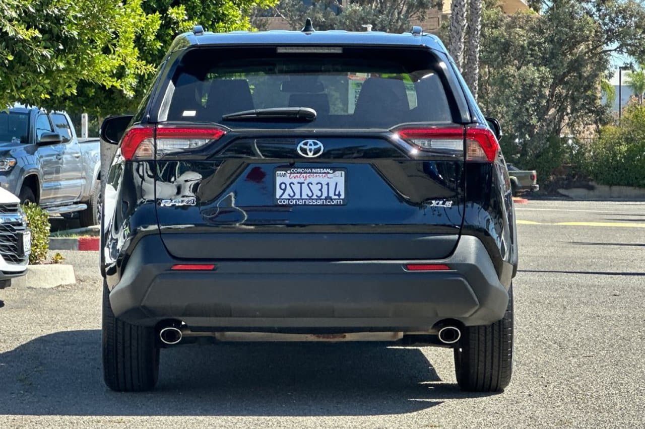 2025 Toyota RAV4 XLE 5