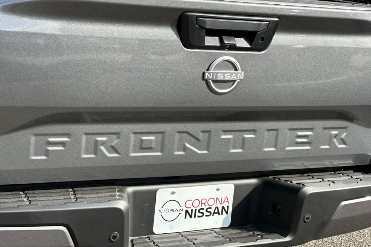 2027 Nissan Frontier SV 22