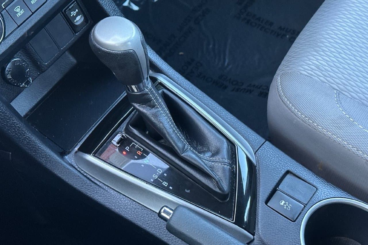 2016 Toyota Corolla LE 17