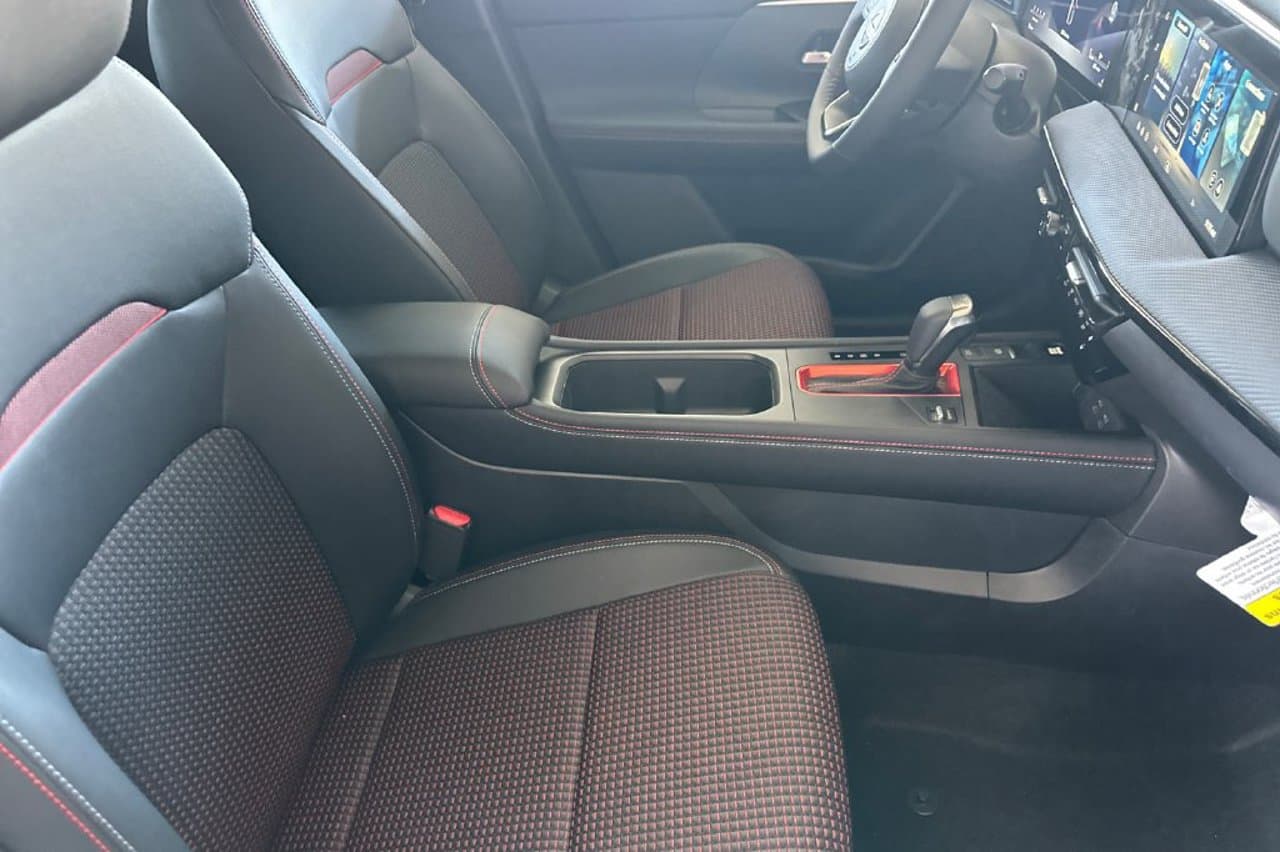 2026 Nissan Kicks SR 13