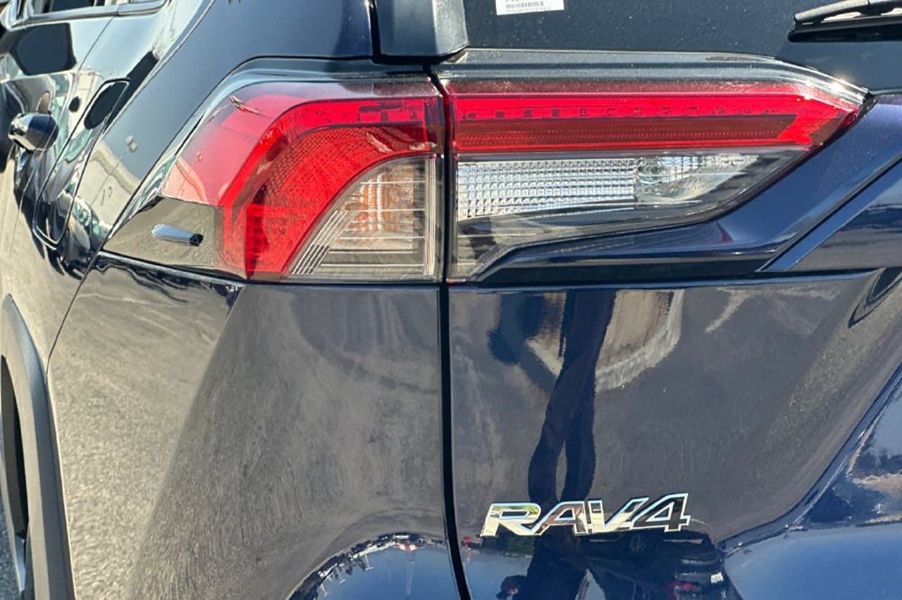 2025 Toyota RAV4 XLE 22