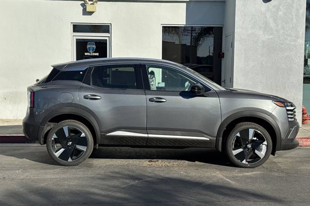 2026 Nissan Kicks SR 2