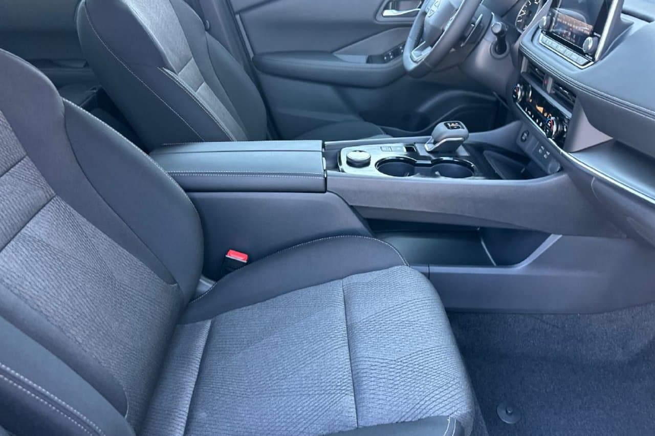 2026 Nissan Rogue SV 13