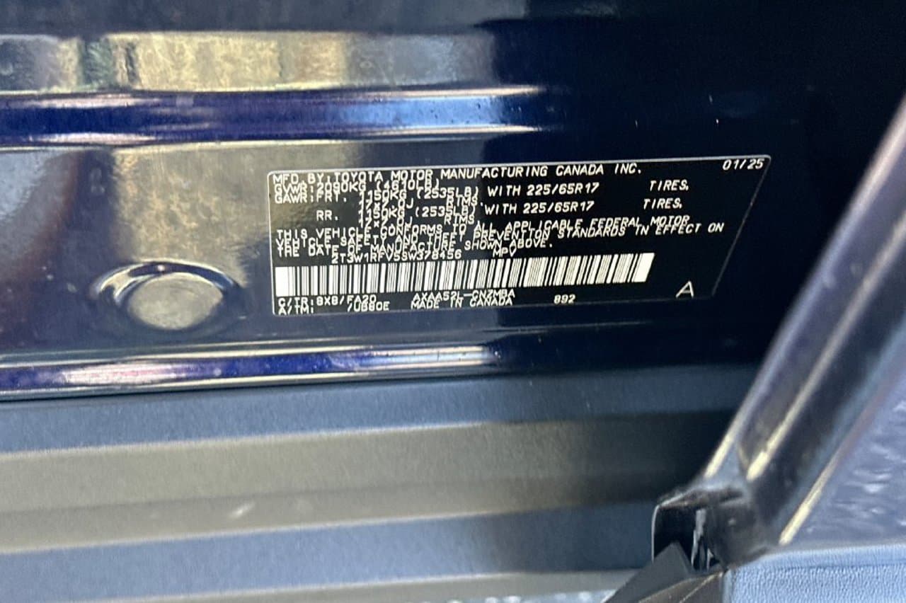 2025 Toyota RAV4 XLE 23