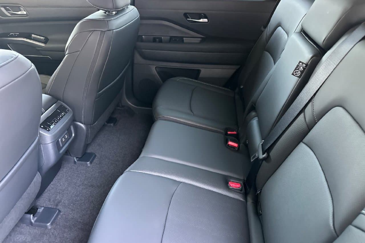 2026 Nissan Pathfinder SL 9