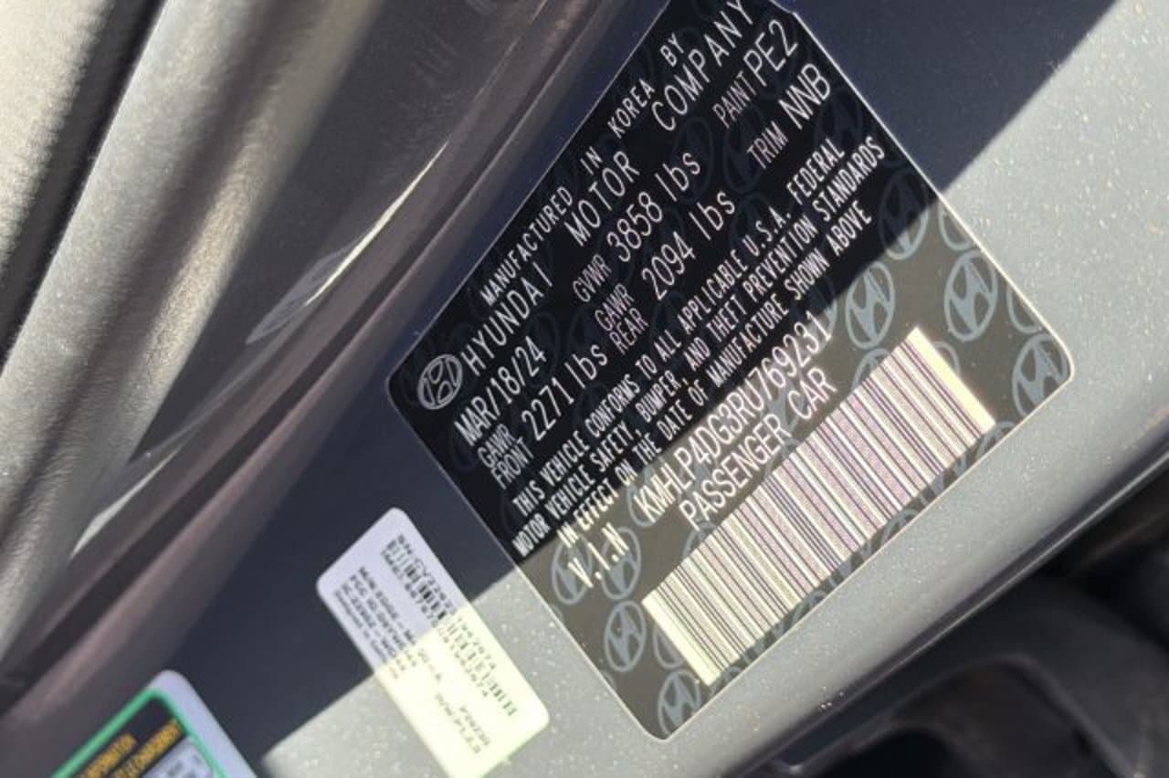2024 Hyundai Elantra Limited 25