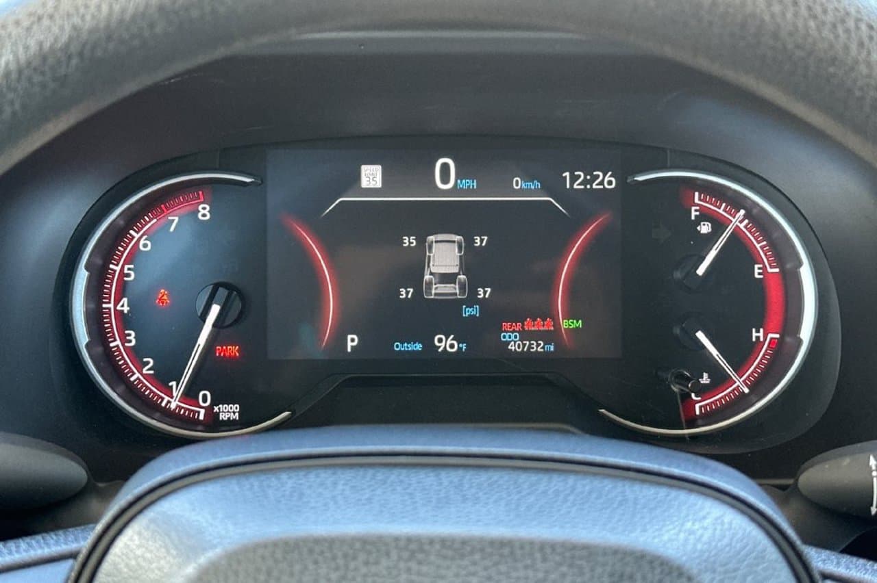 2025 Toyota RAV4 XLE 21
