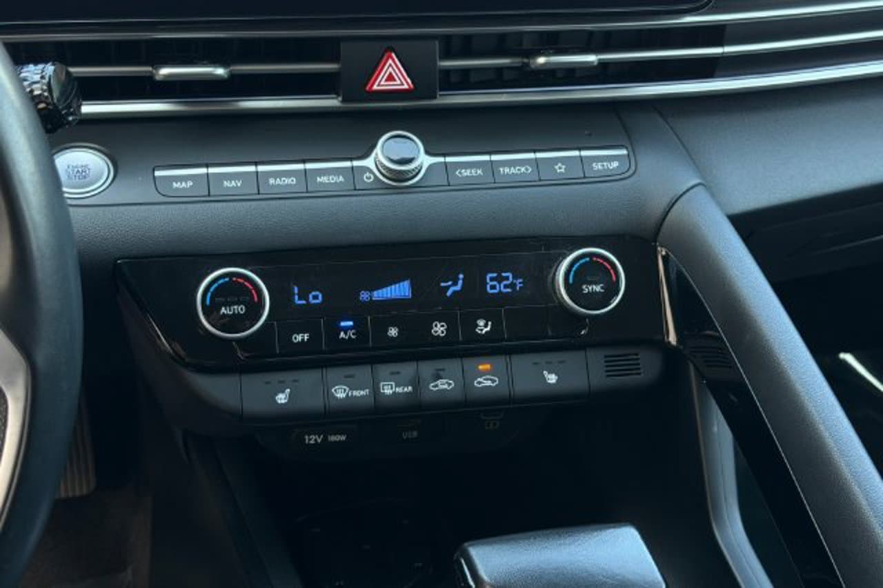 2024 Hyundai Elantra Limited 18