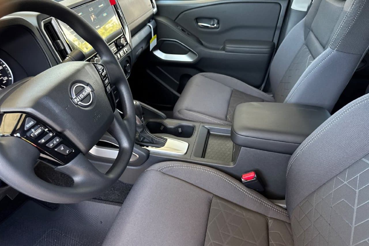 2027 Nissan Frontier SV 8