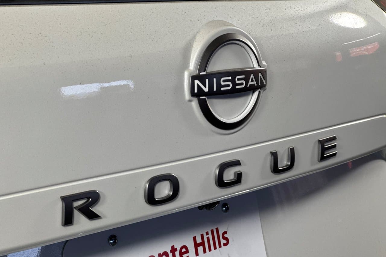 2026 Nissan Rogue SV 23