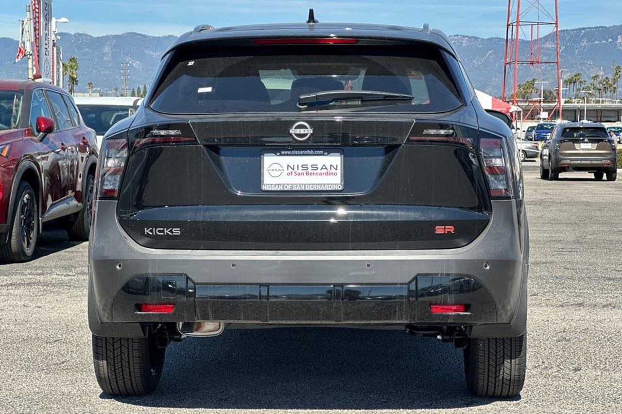 2026 Nissan Kicks SR 4