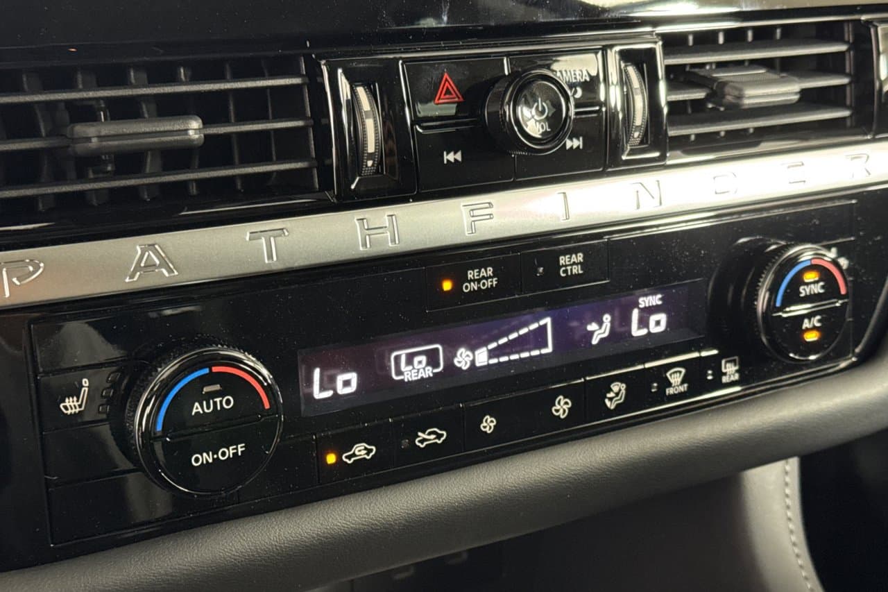 2026 Nissan Pathfinder SV 18