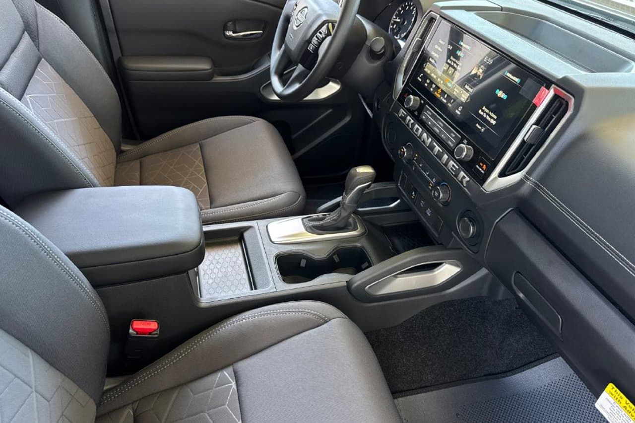 2027 Nissan Frontier SV 13