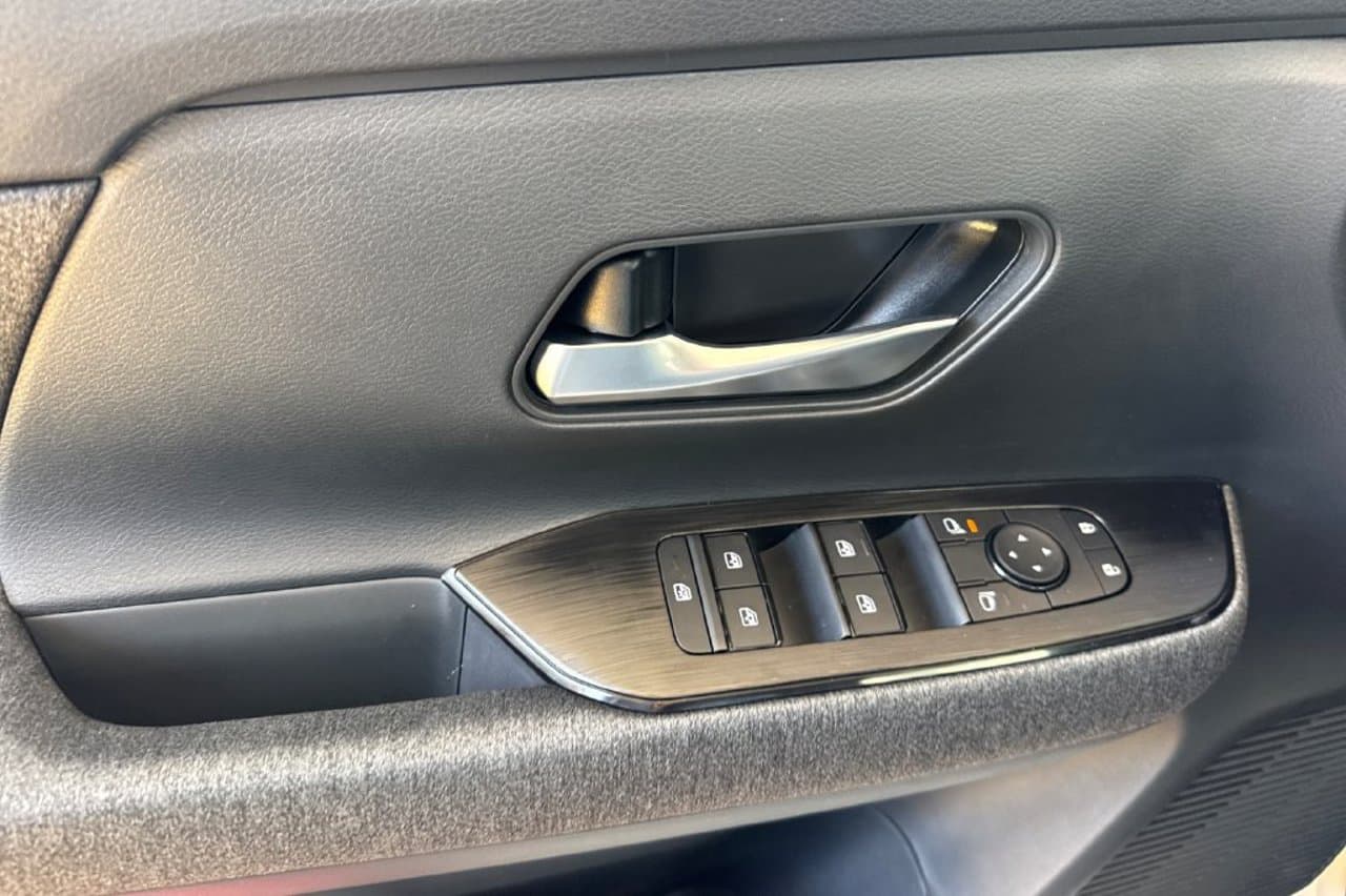 2027 Nissan Kicks SV 9
