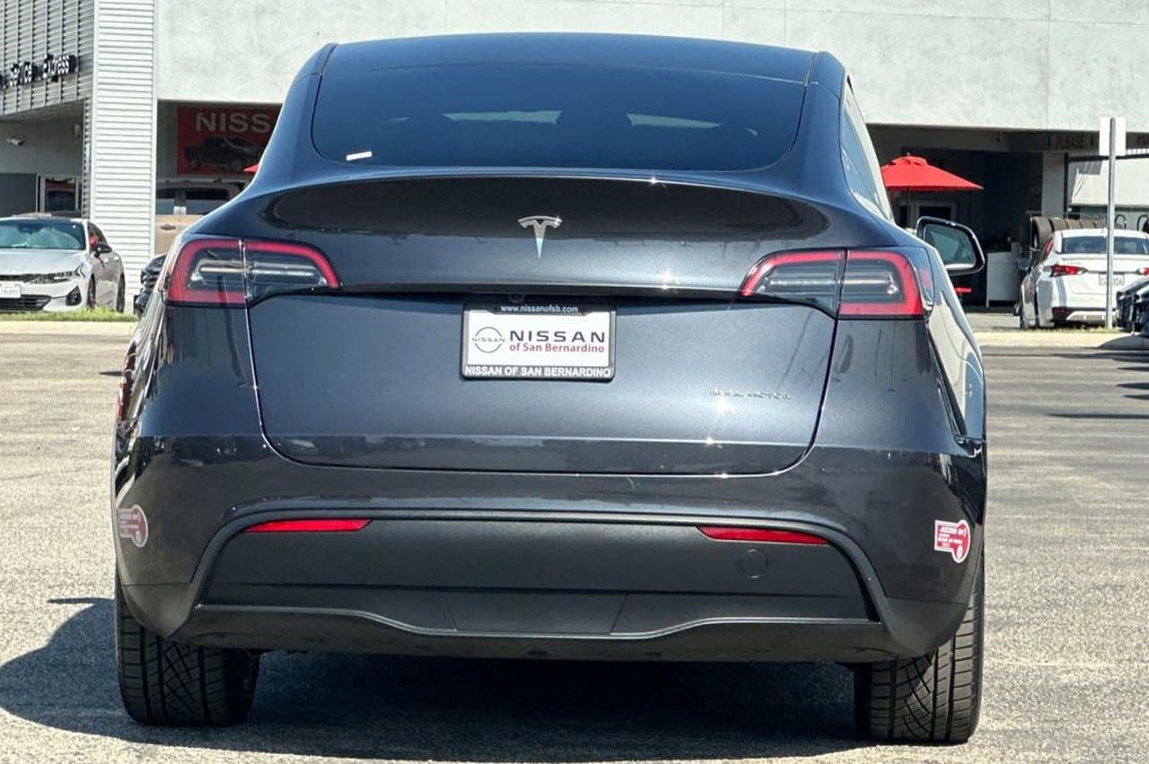 2024 Tesla Model Y Long Range 4
