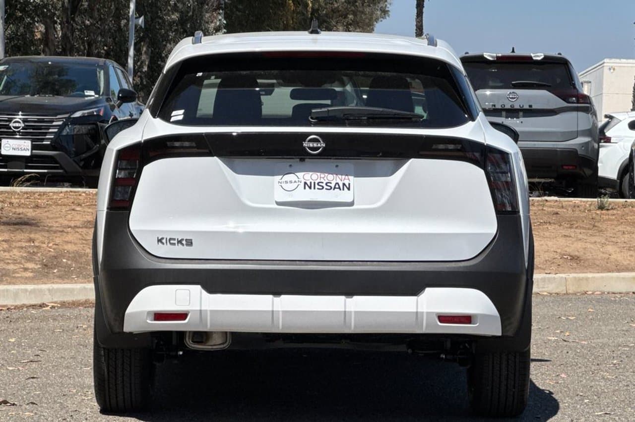 2027 Nissan Kicks SV 5